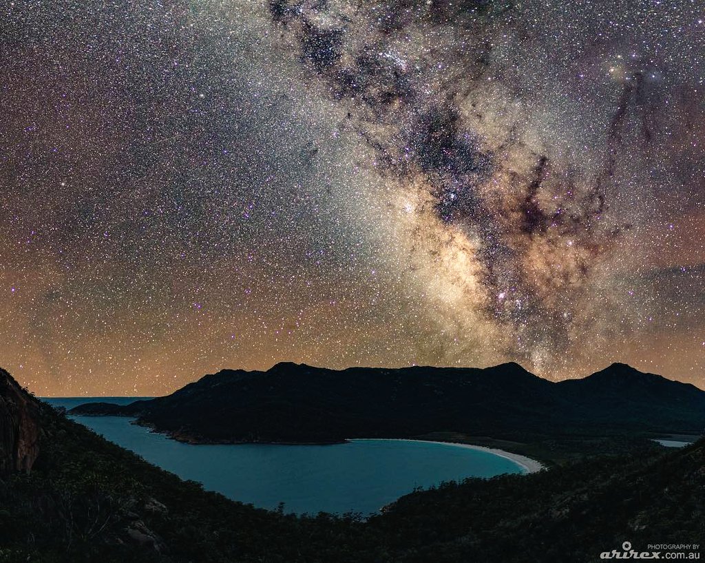 today_tasmania's tweet image. An amazing capture of the Milky Way over our very own Wineglass Bay on the Freycinet Peninsula #Tasmania pic: instagram.com/arirex1