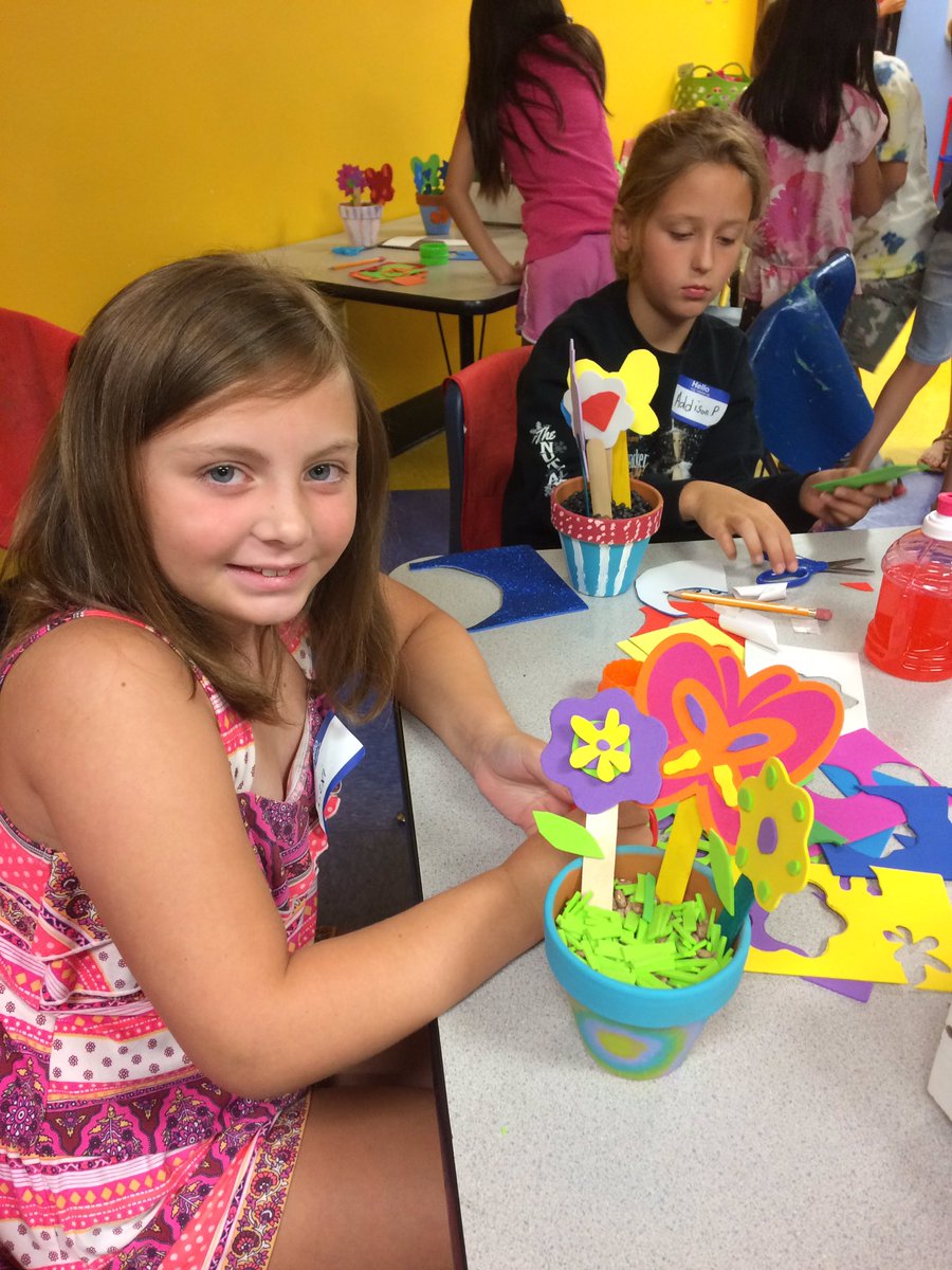 KlmausMaus's tweet photo. Arts & Craft camp fun with these amazing kids! Day 1: fun foam flower pots 🌼#elementaryart #funfoam @LCABulldogs https://t.co/WlMLtR7w1Q