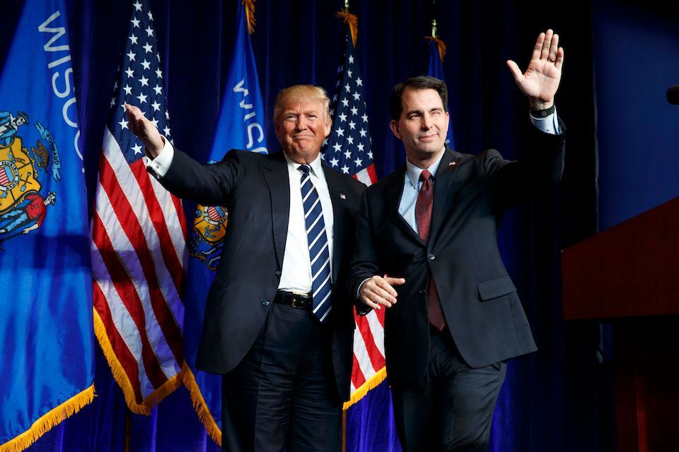 AmerJournalNews's tweet photo. GOP governor offers $3 billion bribe to a shady corporation to try to boost Trumpโs jobs numbers
https://t.co/D7I81vk9Gt
By @fawfulfan https://t.co/hDTvQkATTZ