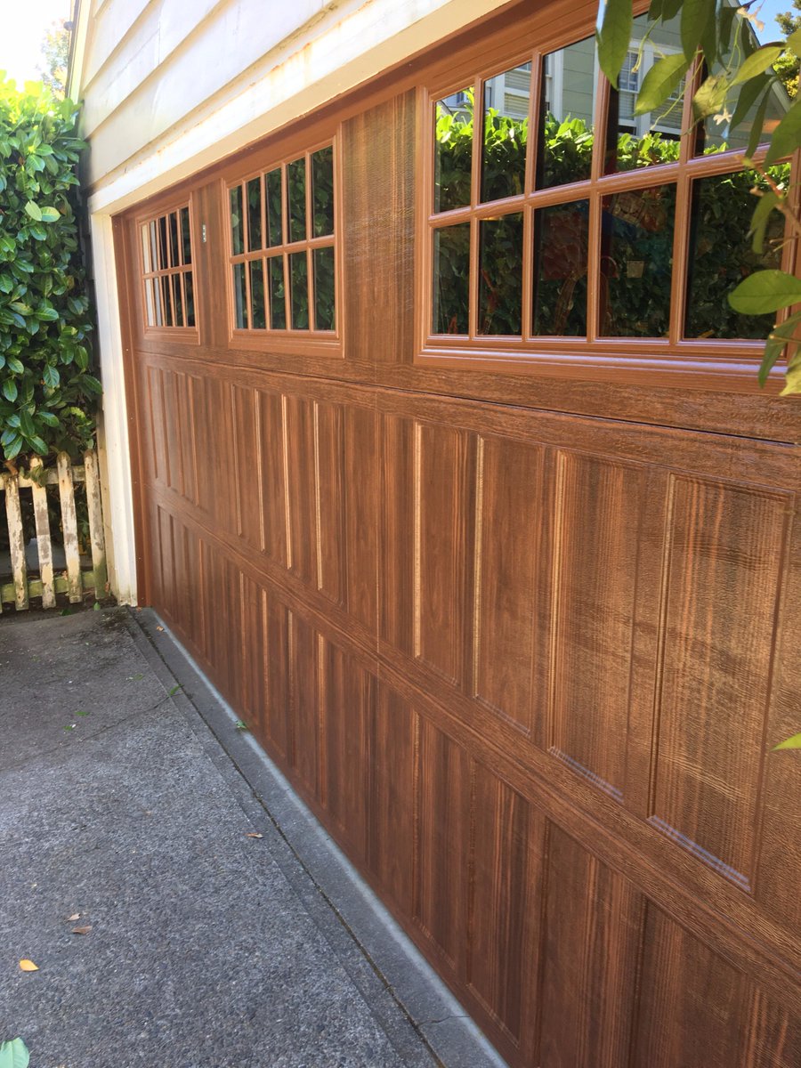 dbargaragedoors's tweet photo. 🛠 SE Portland New Door Installation 🛠
15' x 7' Classica Northampton Triple Layer in Walnut w/ Madeira Window Inserts https://t.co/VZzDEr7CfB