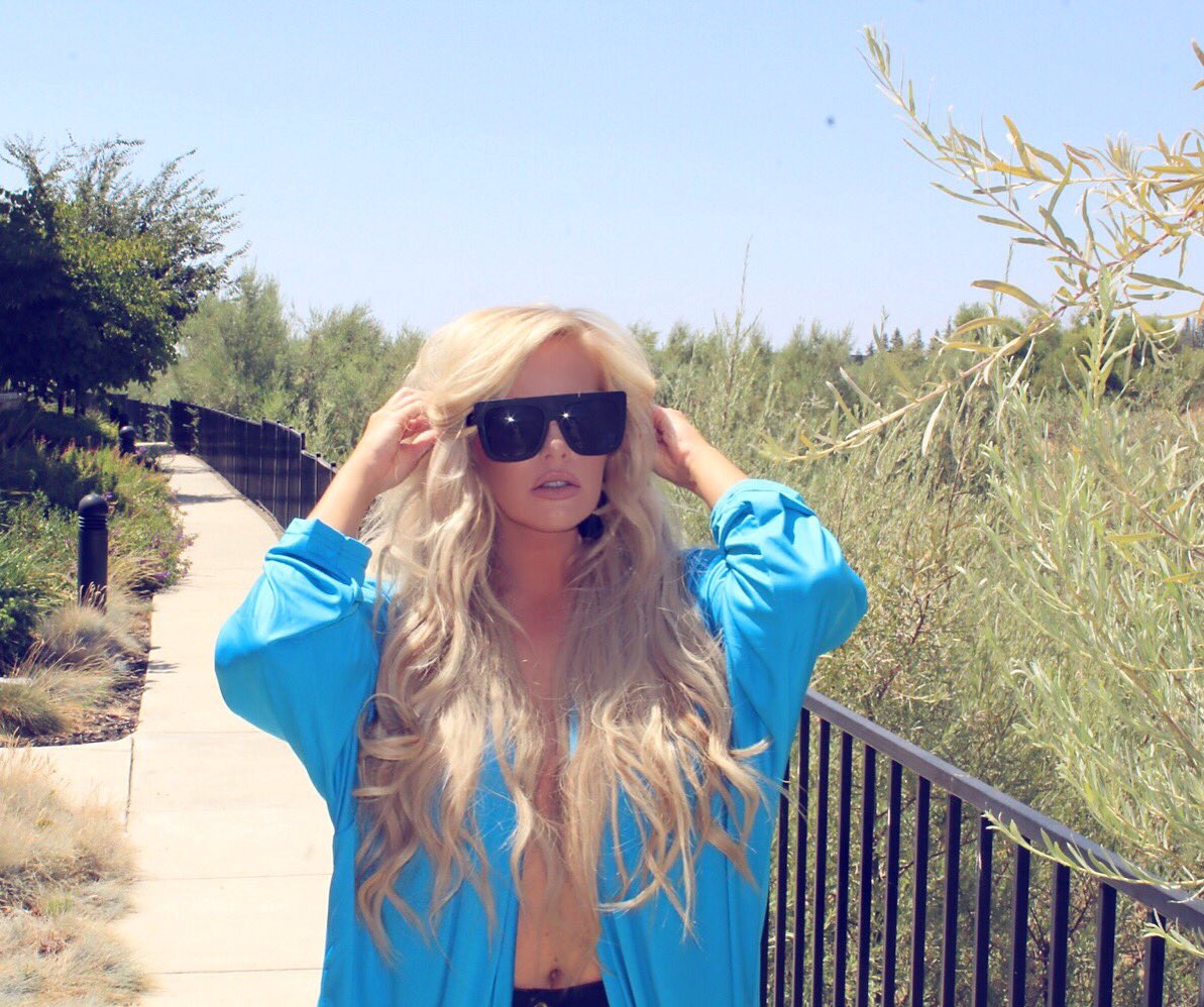 Morgan Stiles (@morgan_stiles) on Twitter photo When the tequila shots start coming .🌀😜🤷🏼♀️
Shirt/ Wrap <a href="/stilishboutique/">STILISH boutique</a>
Glasses <a href="/quayaustralia/">Quay Australia</a>
Lips <a href="/Amrezyyy/">amra golac</a> x @liplandcosmetics 'Rezy' When the tequila shots start coming .🌀😜🤷🏼♀️
Shirt/ Wrap <a href="/stilishboutique/">STILISH boutique</a>
Glasses <a href="/quayaustralia/">Quay Australia</a>
Lips <a href="/Amrezyyy/">amra golac</a> x @liplandcosmetics 'Rezy'