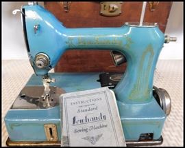 EstateSalesNews's tweet photo. #miniaturesewingmachines at #estatesale. Front page of #estatesalesnews.com https://t.co/DmMkhL8MJU