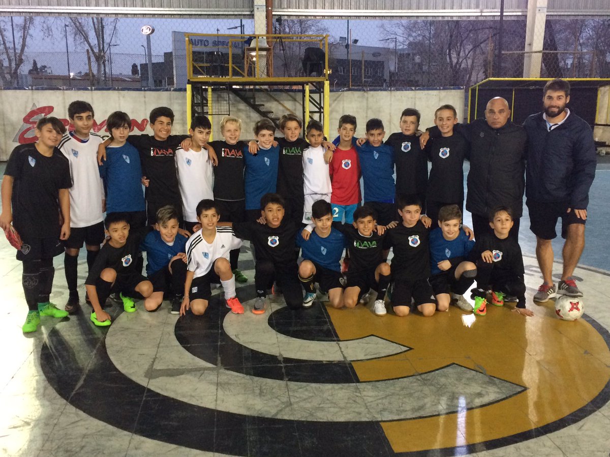 AcademiasGL's tweet photo. En @AcademiasGL recibimos a la World United Academy Futsal de EEUU para un intercambio deportivo. Así jugamos en la categoría Sub 13 🇦🇷🇺🇸👏🏻🤝 https://t.co/p5DJdo5yFV