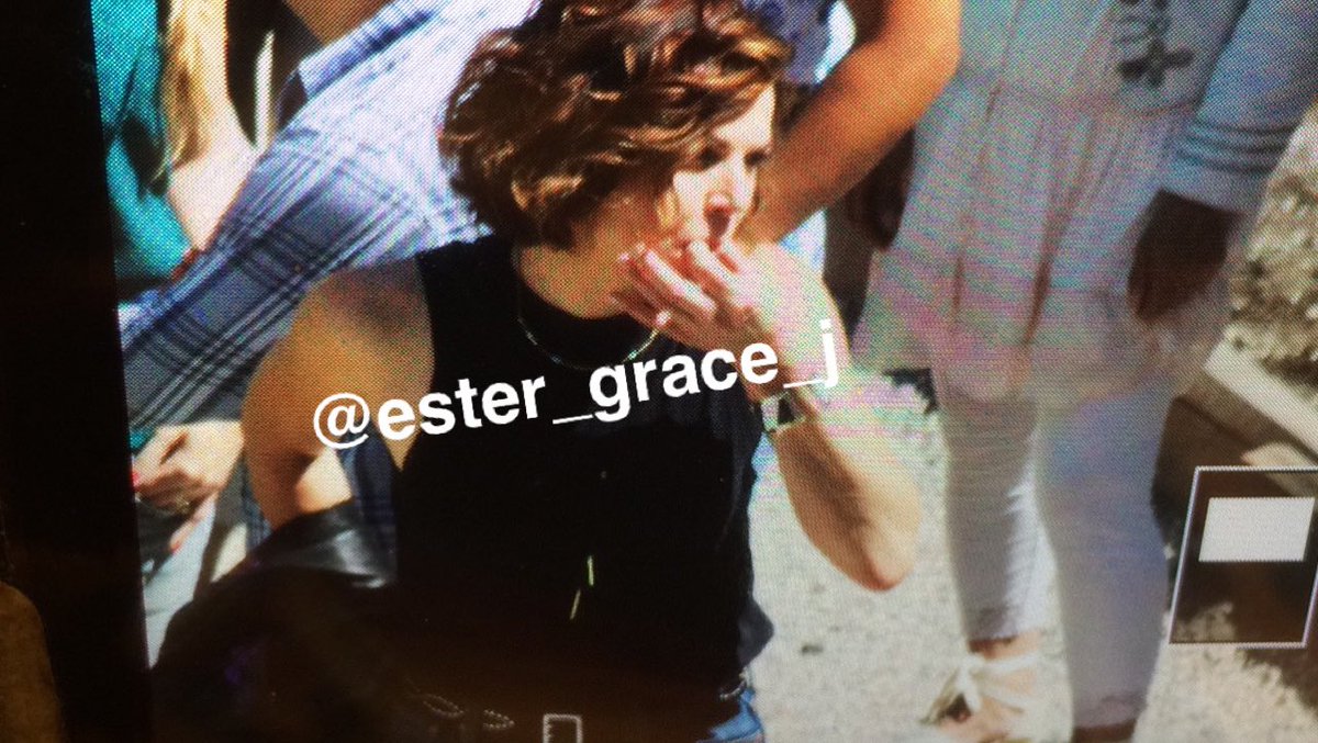 TeamLParrilla's tweet photo. "É só você fazer assim...que eu volto"

Via @ester_grace_j https://t.co/1SYocGV2Ik