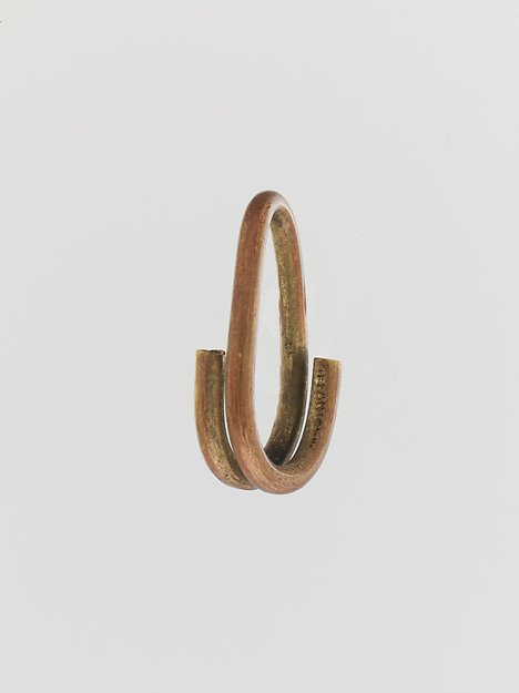 Gold spiral metmuseum.org/art/collection…