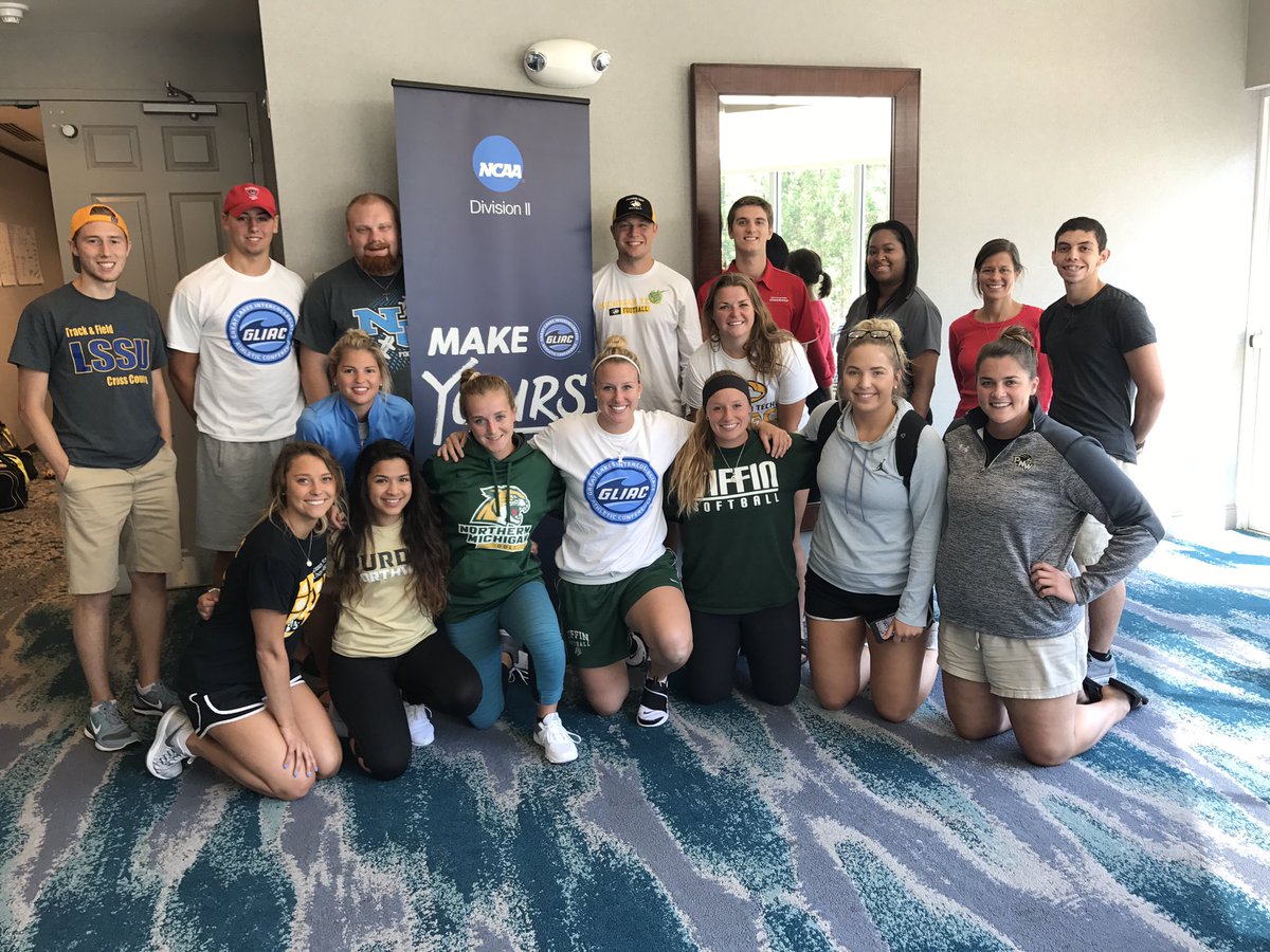 danni_marie23's tweet photo. 2017 @GLIACsports #GLIACSAAC retreat in the books! Thx to all the awesome participants! https://t.co/EwDQGLixLo