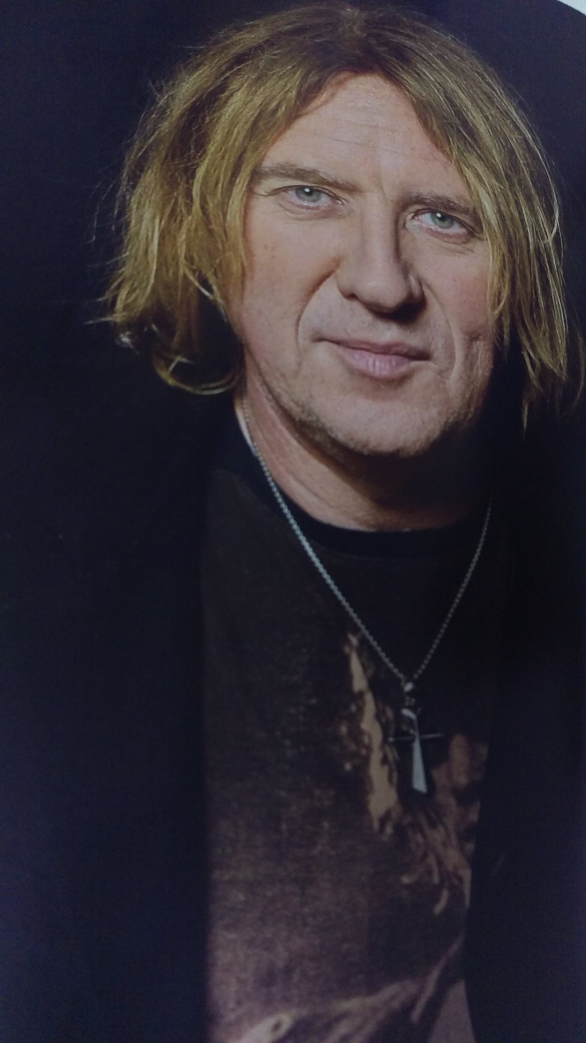 Happy birthday Joe Elliott     