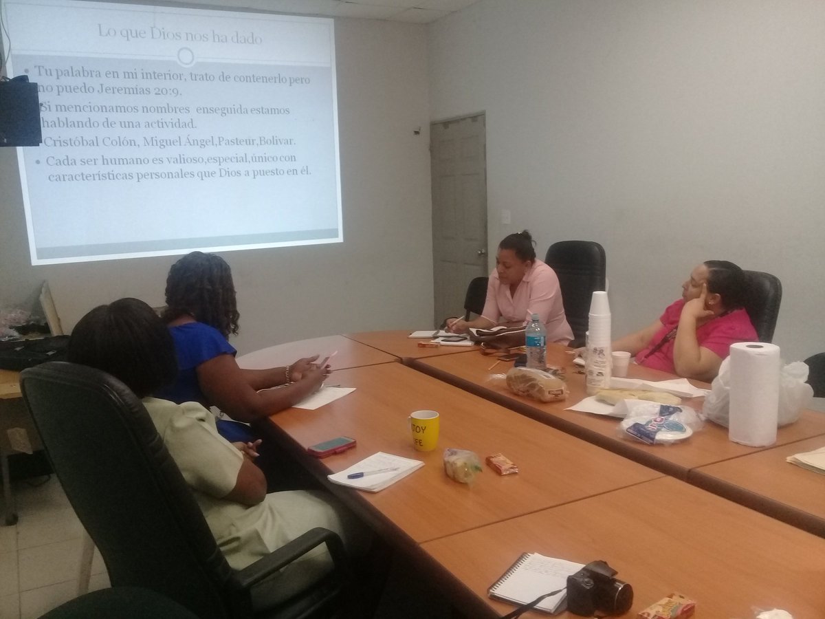 diatkinsong's tweet photo. Padrino Empresario de Mides-Colón, realizando jornada de docencia al personal, tema de hoy lunes La Vocación, dictado por Mercedes Guzman https://t.co/buDwp9Qor4