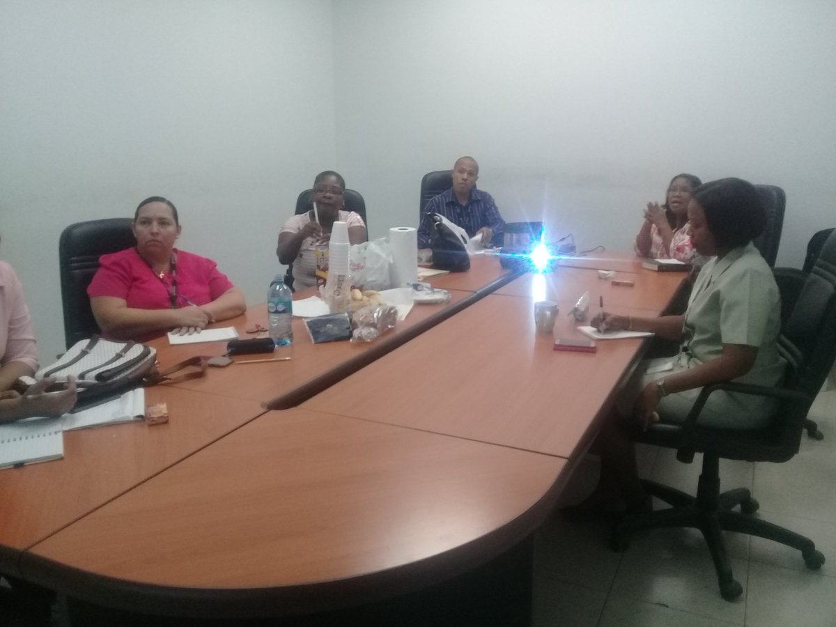 diatkinsong's tweet photo. Padrino Empresario de Mides-Colón, realizando jornada de docencia al personal, tema de hoy lunes La Vocación, dictado por Mercedes Guzman https://t.co/buDwp9Qor4