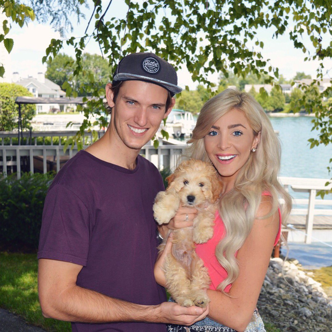 kimberlybrabs's tweet photo. First photoshoot for the little guy with mum &amp; dad @MattyBrabs. Brumby 'Indy' Brabham 🐶💕🏁 #Brumbles #Cockapoo #Puppy https://t.co/cAdjvkfiwV