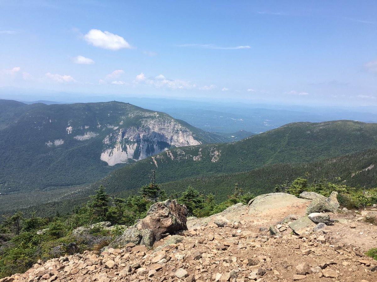 AdventuredOUT's tweet image. Perfect day to hike up Mount Lafayette