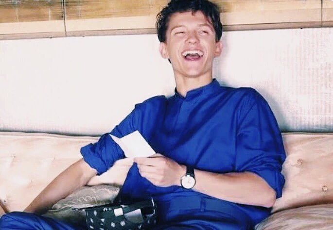 GeazyIsRandom's tweet image. where do you live; why are you a loner; are you single; how do you like your croissants?*it worked for zara larsson*