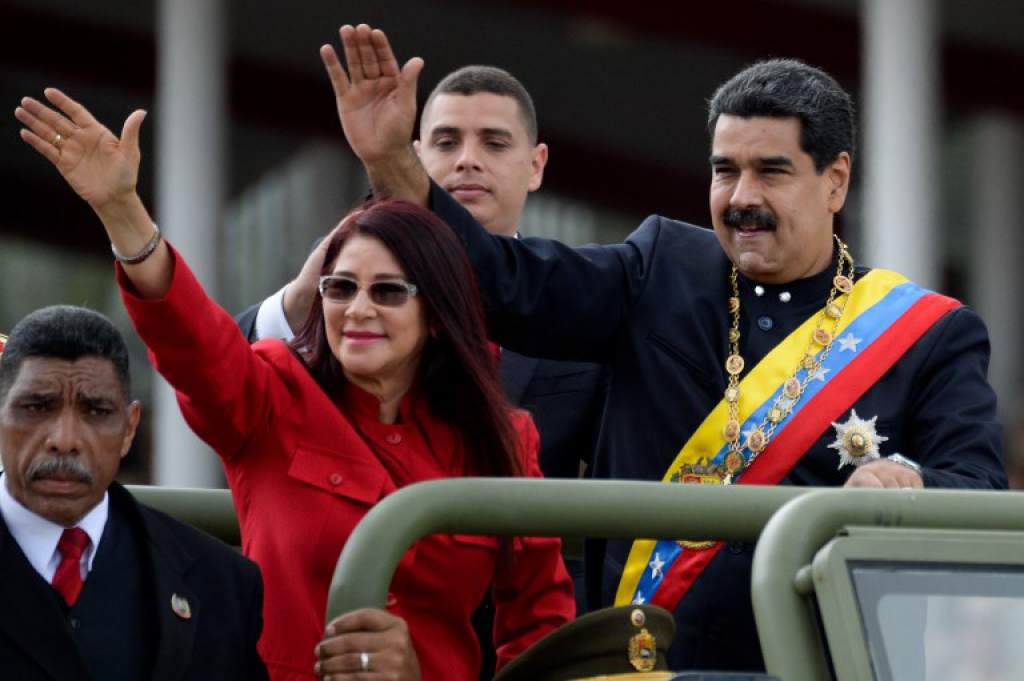 etevuelve2019's tweet photo. Los hijos de Maduro en Madrid mientras el padre mata miles de venezolanos.
https://t.co/ap8j7pSWlI https://t.co/vNJnCjESid