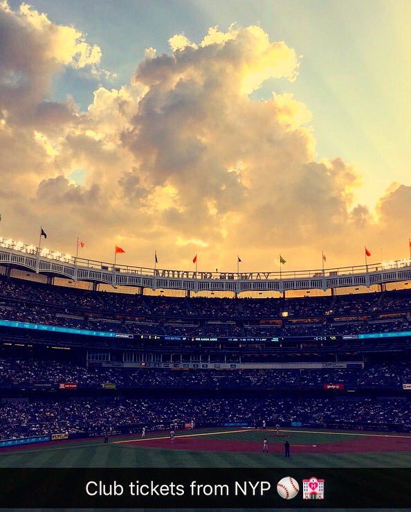 hold1711's tweet photo. Thanks for the tickets, @nyphospital! I came for the garlic fries 😀🍟 #Yankees⚾️ #sunset🌆#Meant2Win #Meant2BeNYP 🏩 https://t.co/HXXlVhTZj1