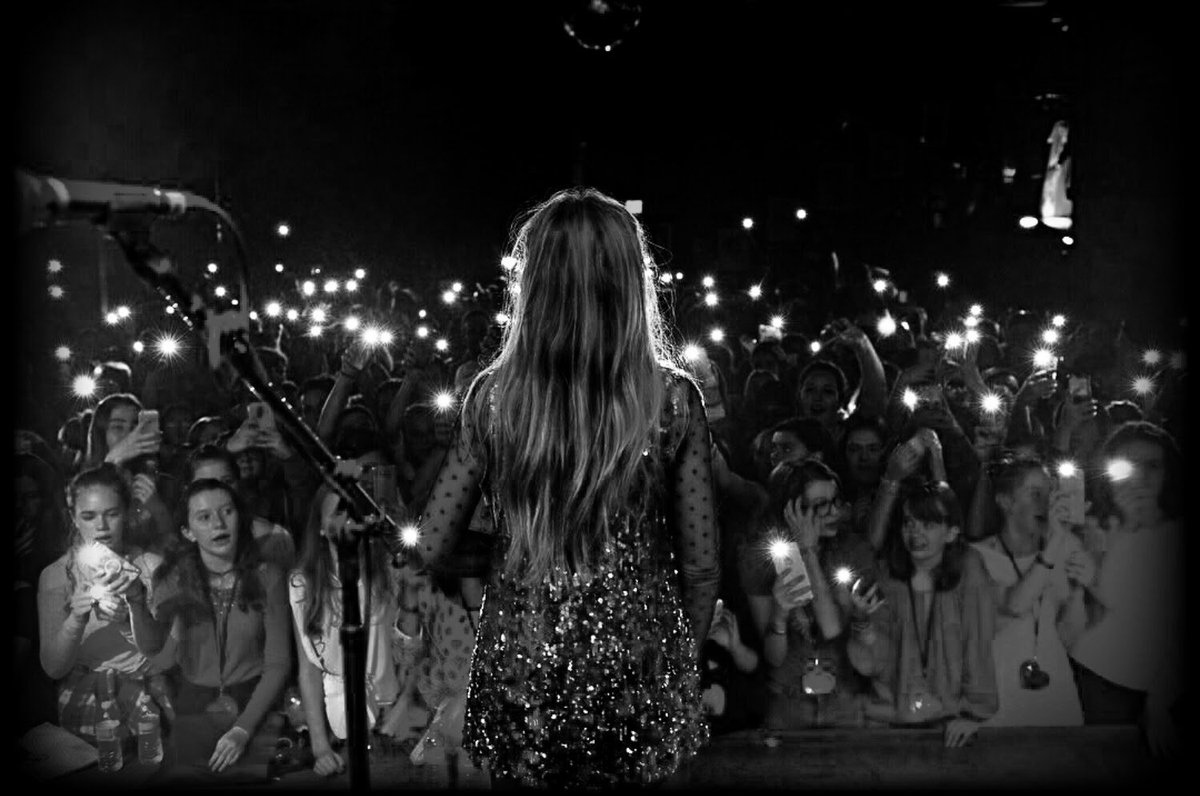 punsicantsend's tweet photo. #whymeetsabrinaentry i can never thank sabrina enough for how much love she's shown us and music she's inspired us with, a true legend https://t.co/oTWy5dGpPc