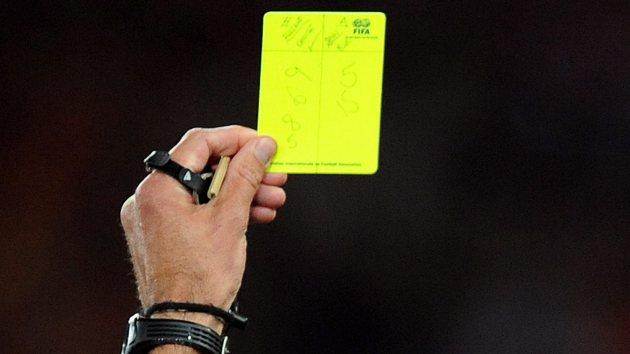 FutMundo2's tweet image. Cartão amarelo para Felipe Gedoz por reclamação. #VASxCAP #Brasileirao2017 #BRFNM