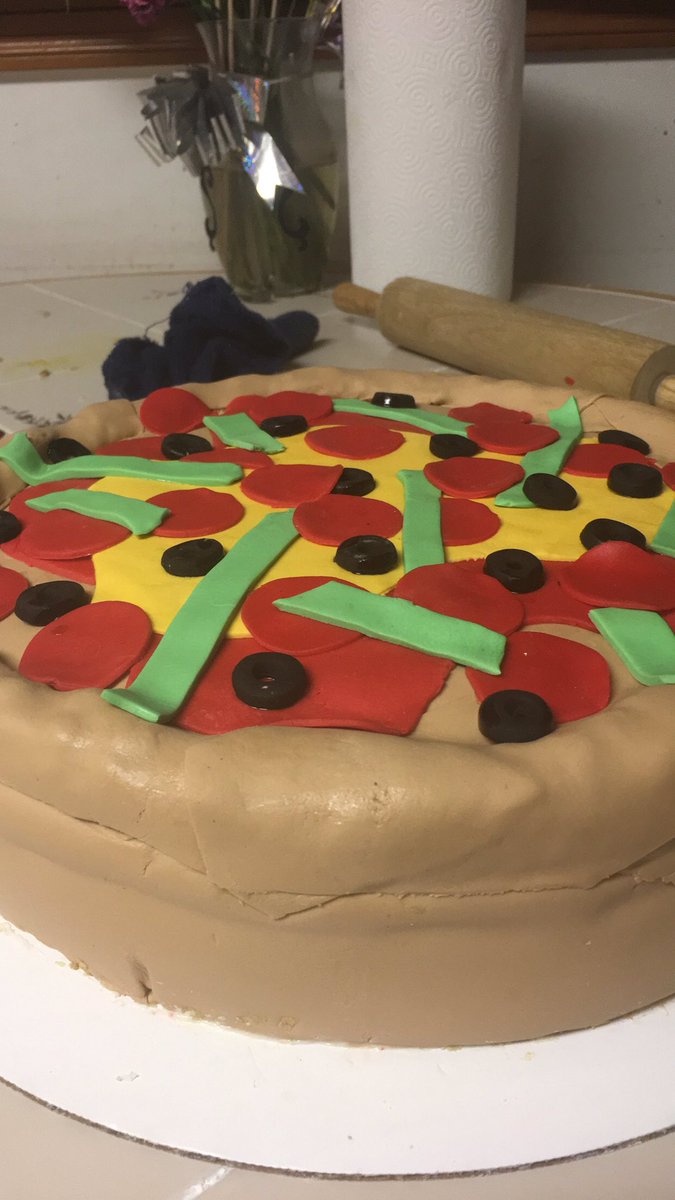dxmbbitxh's tweet photo. Hi my name is Kayla and I'm a self-taught baker https://t.co/qT3Im5FBWs