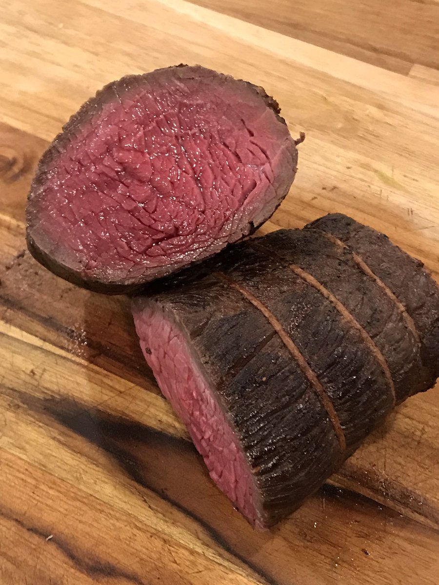 aronofskycreate's tweet photo. Roasted #carrot #redonion on #arugula and #herbs with #SousVide #beeftenderloin & #tamarind #asiandressing @stpaulmeatshop @ChefSteps https://t.co/1rYr5ypFUI