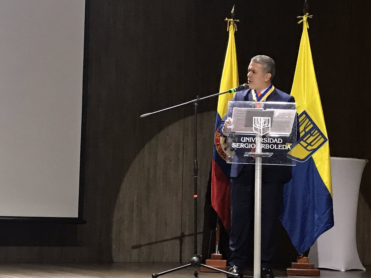 "Esta universidad no es una fábrica de abogados sino una incubadora de humanistas": <a href="/IvanDuque/">Iván Duque 🇨🇴</a> #SerSergistaEsParaSiempre