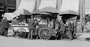 BiteMeOnTheGo's tweet photo. Back to 19th century cart selling in NY. 
#foodtruck #oldstreet #old #formerly https://t.co/DEAgMeRWeG