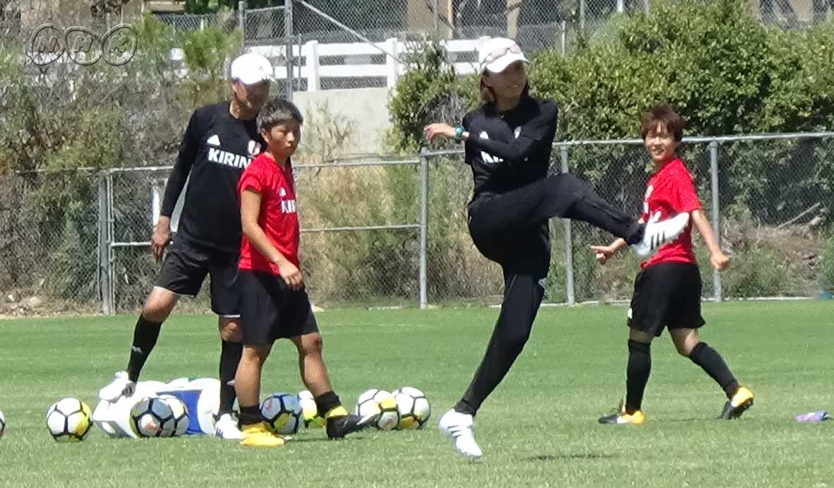 Nhkサッカー なでしこ アメリカ現地情報 オーストラリア 戦が行われたサンディエゴで最後の練習 シュート練習には高倉監督や大部コーチも加わり 和気あいあい とした雰囲気 練習後 なでしこは陸路でアメリカとの最終戦の地 ロサンゼルスへ移動しま