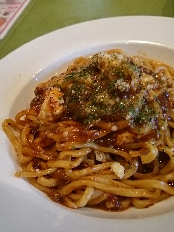 imosuke127's tweet photo. 急な休み。気のまま来た宇都宮でランチ難民を救ってくれた宇都宮スパ♪
お肉の旨味たっぷりな濃厚ミートソースがもちもちな自家製パスタと絡み美味(-^艸^-)
美味しいお店に巡りあえて気分⤴⤴🎵 https://t.co/jXbpUJ3CqV