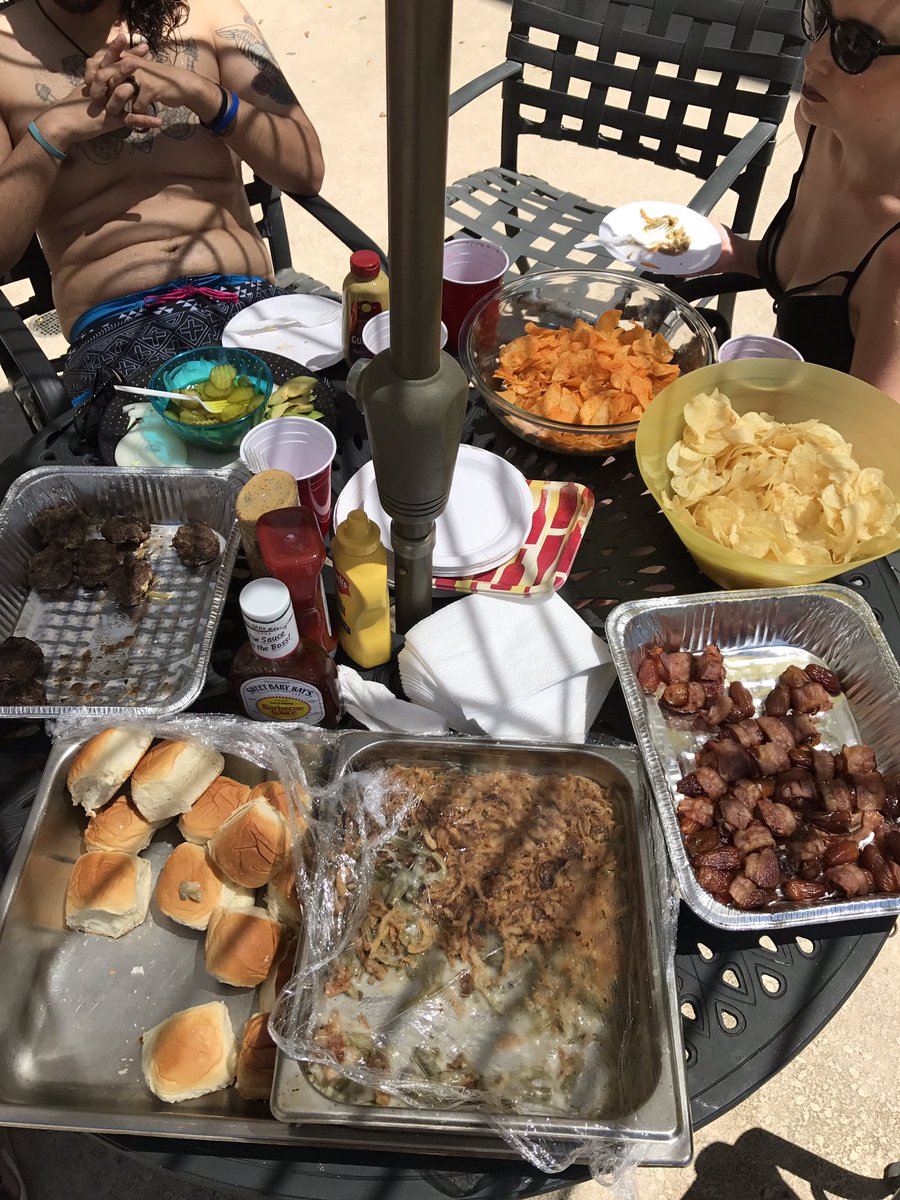 godinez0289's tweet photo. @GordonRamsay what do you think of my friends spread? https://t.co/1R84ezbw1K