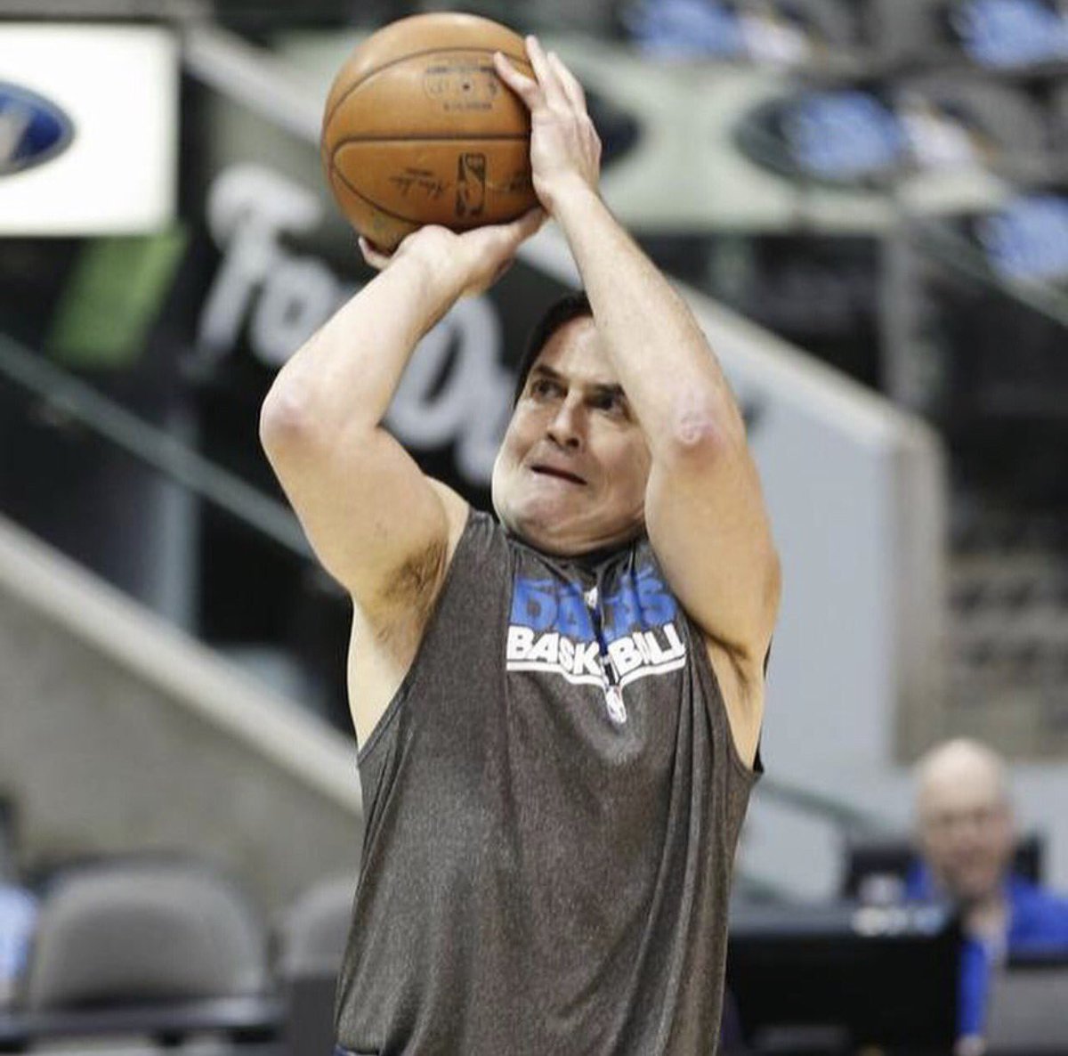 Dennis1SmithJr's tweet photo. Happy Birthday to the legend himself!!! @mcuban hope it was a great one 🙏🏿 https://t.co/sfkxUuEdVp