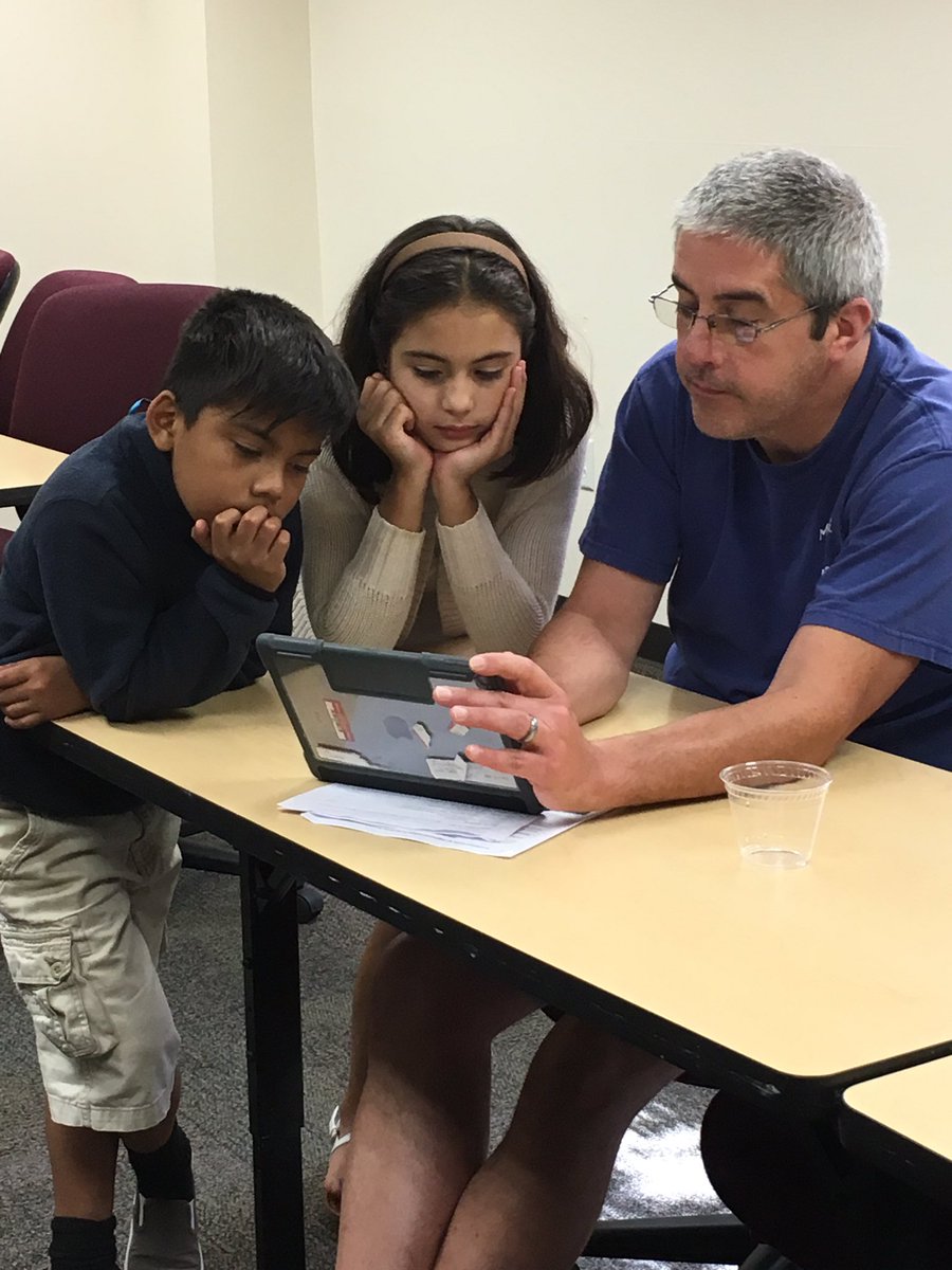 smblock16's tweet image. MMSD students teach their teachers how to use Little Bird Tales!  #empoweredlearners #MMSDPowerUp2017 #LittleBirdTales