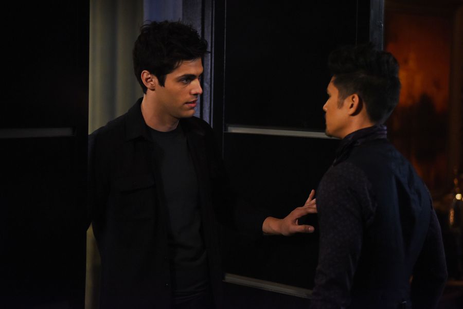 ShadowhuntersTV's tweet photo. Will #Malec survive? Tune in NOW, West Coast. #Shadowhunters https://t.co/0JsBJT1CPi