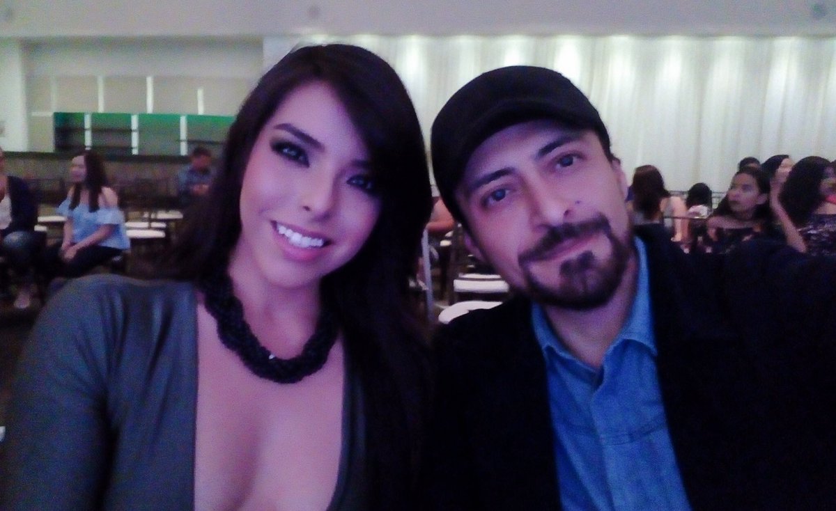 RosymarquezFly's tweet photo. Con un gran artista ! Dorian Dae
chequen su trabajo en facebook e instagram #daemotion #arteydiseño #arte #photography 📸✈️ https://t.co/vvBfOPXzRe
