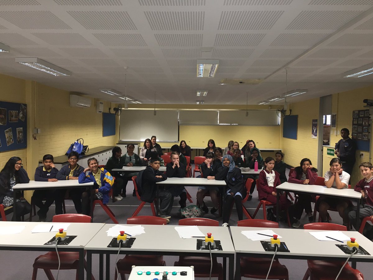 stremps76's tweet image. @SarahRedfernHS Round 3 of Buzz Me In - Congratulations Macquarie Fields #2017CAC