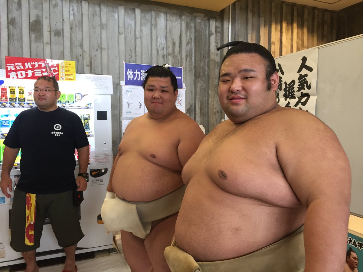 日本相撲協会公式 Twitter Da 夏巡業 草津市 握手会の様子 阿武咲と貴景勝 Sumo