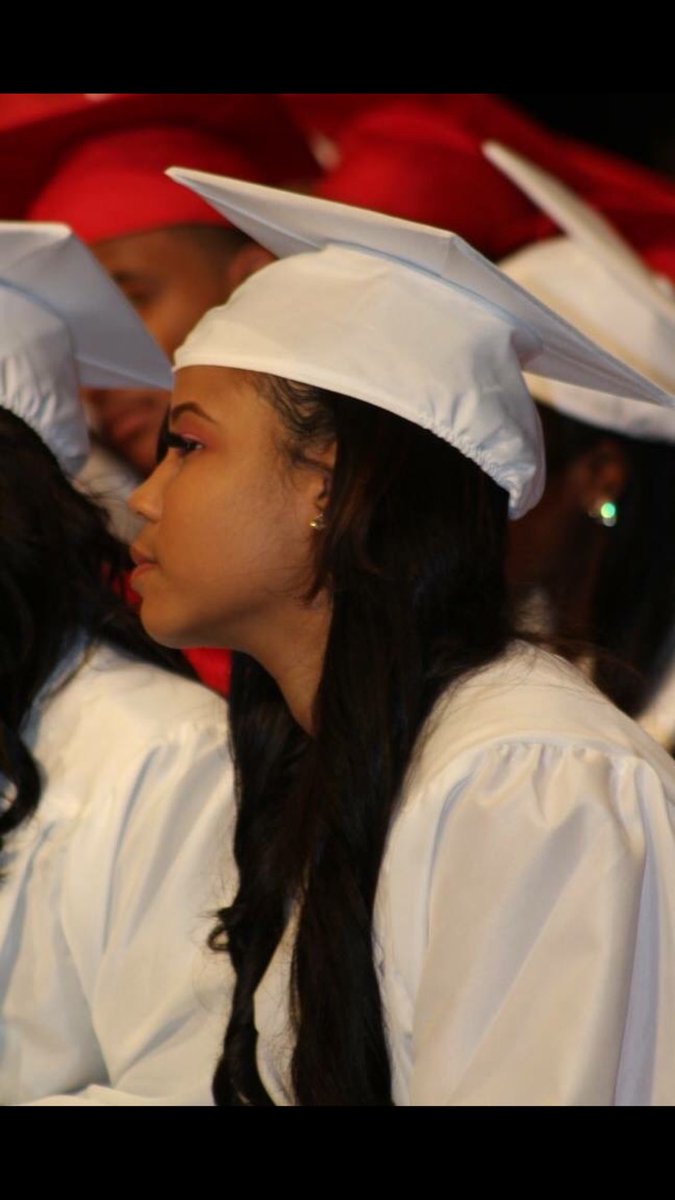 jayjay___'s tweet image. Graduated early with an 3.5 GPA , I'm 17 and have an great job and I love my life ❤️ thank god for these blessings 🙌🏾