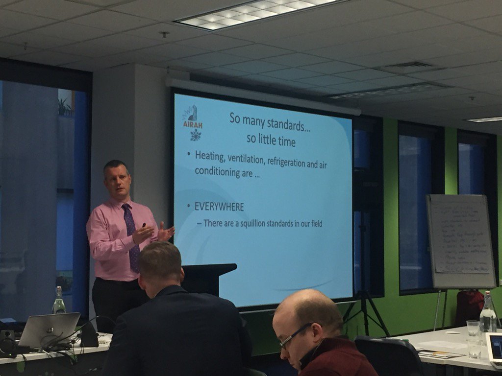 KRileyTakos's tweet photo. How do you turn volunteering into bite size chunks? @phil_wilk presenting at @standardsaus Nom Org Forum #NOF217 https://t.co/s6cKabICKg