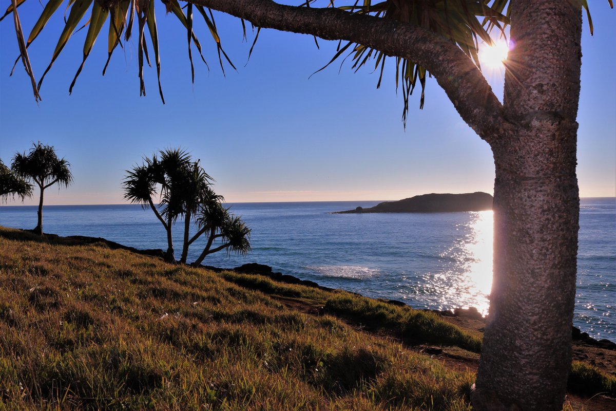 JoanneJorja's tweet photo. Fingal #bestbeach #EarthandClouds #ThePhotoHour #hikingtrail #Australia #nsw #Oceans #reflections #SaveOceanSaveEarth https://t.co/516kzww2Wt