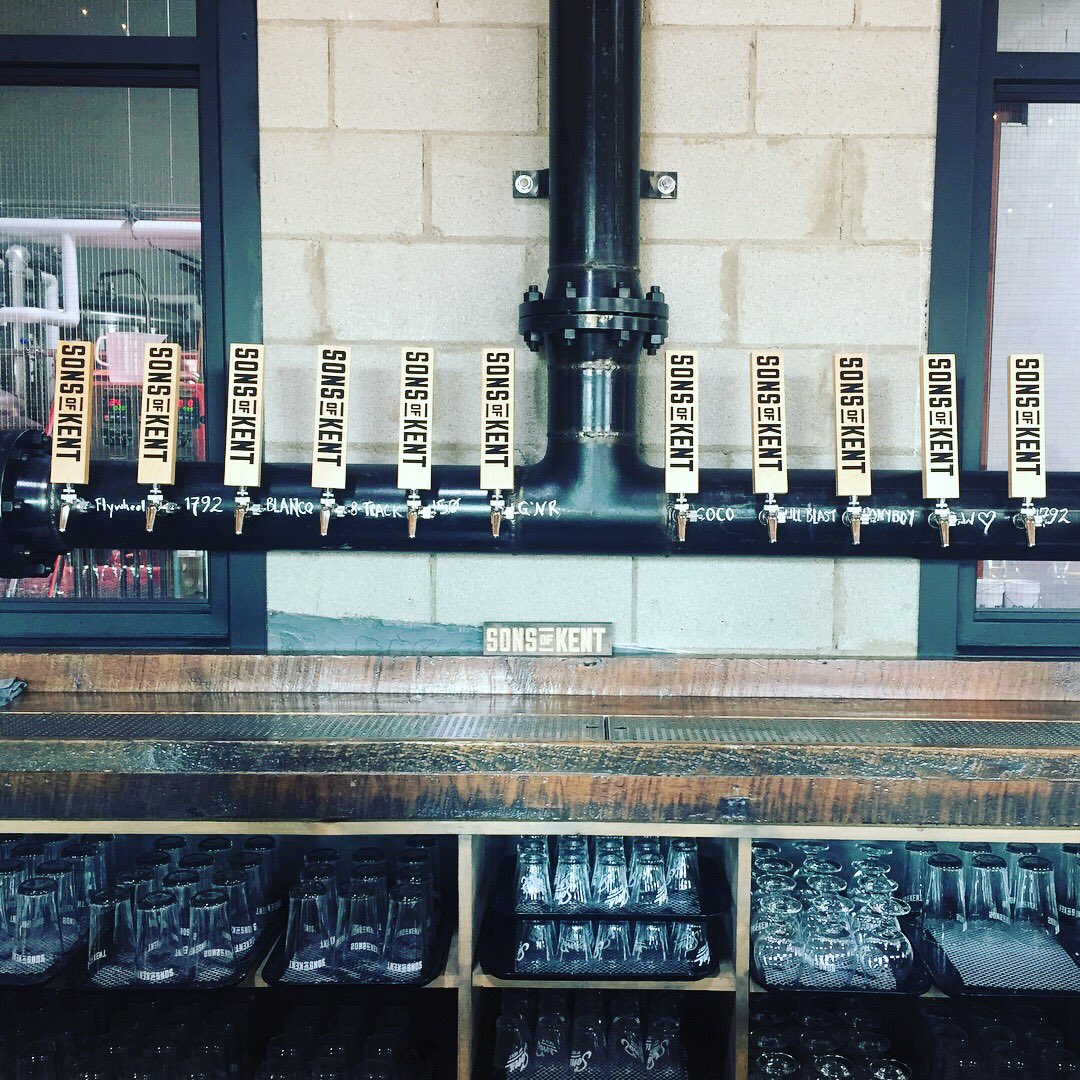 Brewvybeer's tweet photo. Finally able to check out @sonsofkent in the metropolis of Chatham 😏 and meet some cool peeps #local #Ontario #craftbeer #craftbrew #canada https://t.co/LlLekVPZsV