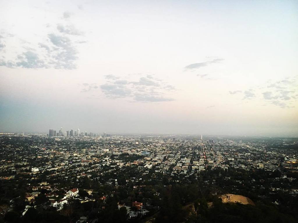 Los Angeles! Impossible to figure out its size until you are here #LA #trips bespoke #glass #lighting #crafts #digtaldesign #artwork #desig…