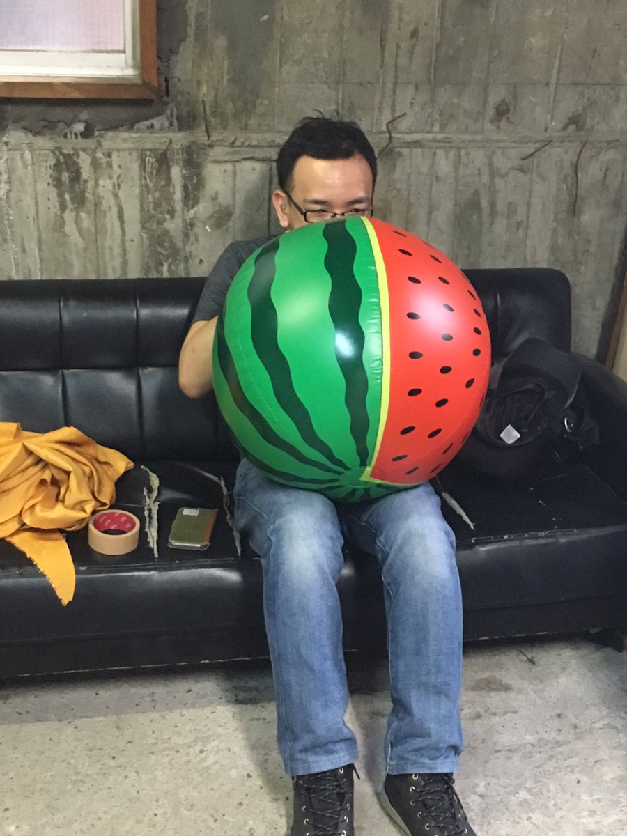 ザン ウー V Twitter アメリカンイーグルのスイカビーチボール 成人男性が口で膨らまして30分かかります 空気入りにくくて大変でした ザン ウー V Twitter アメリカンイーグルのスイカビーチボール 成人男性が口で膨らまして30分かかります 空気入りにくくて大変でした
