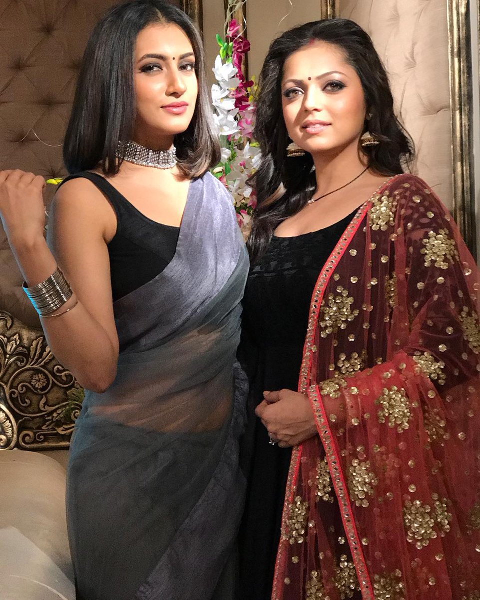 TellyTalkIndia's tweet photo. How many hearts ❤️can we get for this picture of #AditiGupta and #DrashtiDhami? https://t.co/bnnwQd9b8v