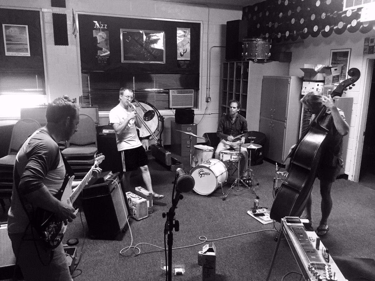 __carkeys__'s tweet photo. Prepping 4 shows this week near Glacier National Park and next week at Traveler's Rest Fest. Goldang these guys sound good! #LaneSplitters https://t.co/5IeijmOWNA