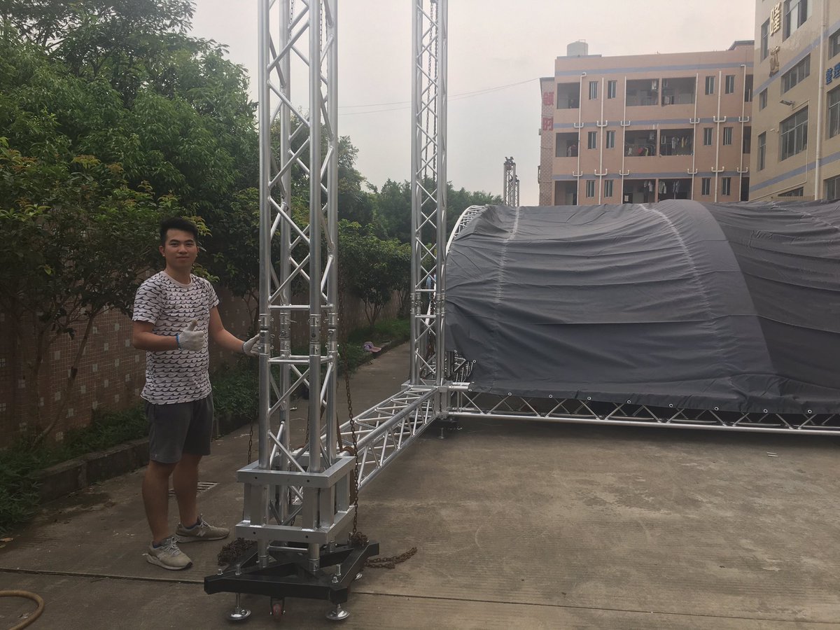 Nicklamsuper's tweet photo. #stage #truss #lighting 12x10x7m curve roof truss setting up today!Topfinger can customize the size and design for you. https://t.co/nIYkf3Xnzu