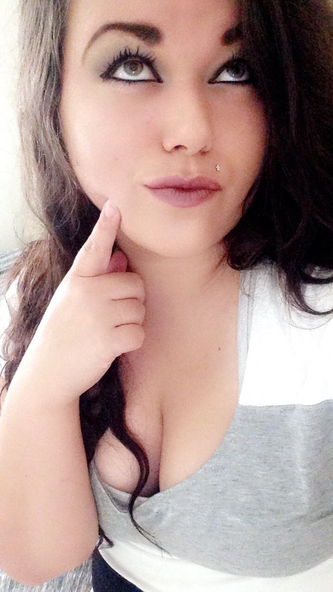 ChelsieQmilne's tweet photo. Thinkin 💋 https://t.co/dP6RqdtCSf