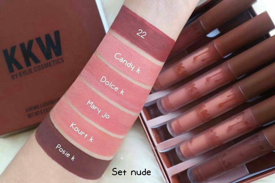 kapook2625's tweet photo. SALE  ‼️‼️🎀🎀‼️‼️
💖Kylie kkw ลิปไคลลี่แพคเกตสวยหรู สีสวย น่ารัก เนื้อแมท มี 2 โทนสี 
✨set red 
✨set nude 
ได้ถึง 6 แท่งนะคะ
ราคา 350.- https://t.co/q7yDBTwxmX