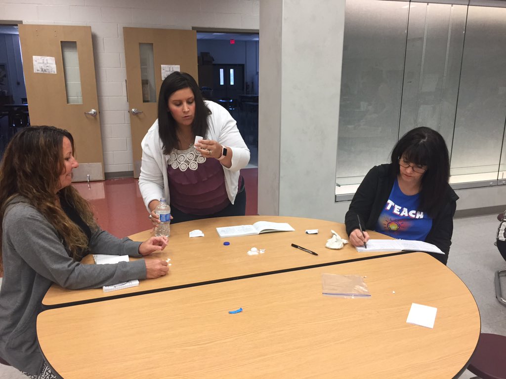 EricaWeadon's tweet image. STEAM-U day 1 with John Thomas School of Discovery! @jtsdnixa #lakeroadrocks