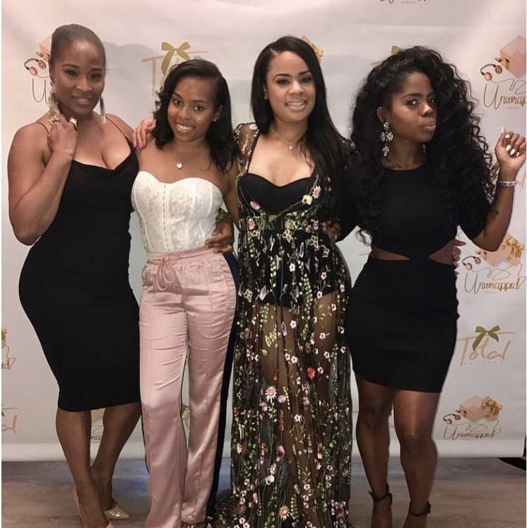SavvyColorSalon's tweet photo. It's always #Service with the Crew
#LaunchParty #TPtheMag #SavvyColor #SavvySoiree #WomenSupportingWomen #Social #photoOpp #spotted https://t.co/nQAU4iBAC1