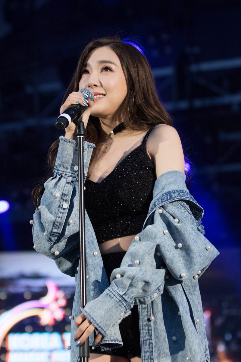 [PIC][21-04-2017]Tiffany khởi hành đi LA – Mỹ để tham dự "The 15th Korea Times Music Festival 2017" vào tối nay - Page 4 DGHw-csUwAA7k57
