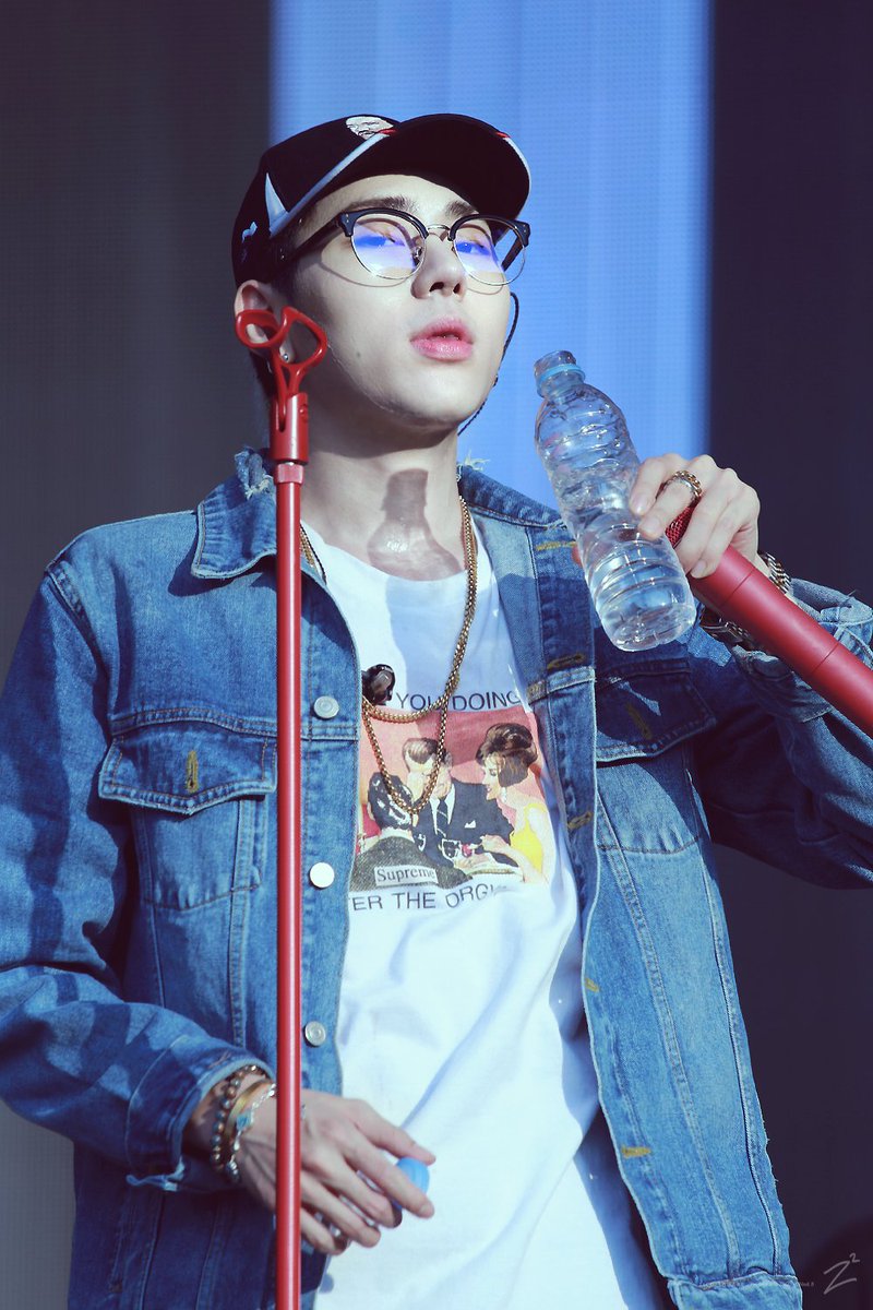 Zico_Square's tweet photo. 햇빛이 있으면 나두 지호얼굴 더 잘보여서 좋아~😉
@ZICO92 

#지코 #우지호 #zico #지아코 https://t.co/RkqbmH0aJj