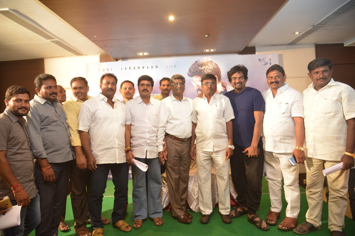 BhavyaCreations's tweet photo. @BhavyaCreations to provide Scholarships for 101 class X students.
Read More @  https://t.co/R4pgVDmN6s

#PaisaVasool #NBK101Scholarships https://t.co/GcgXmjR818