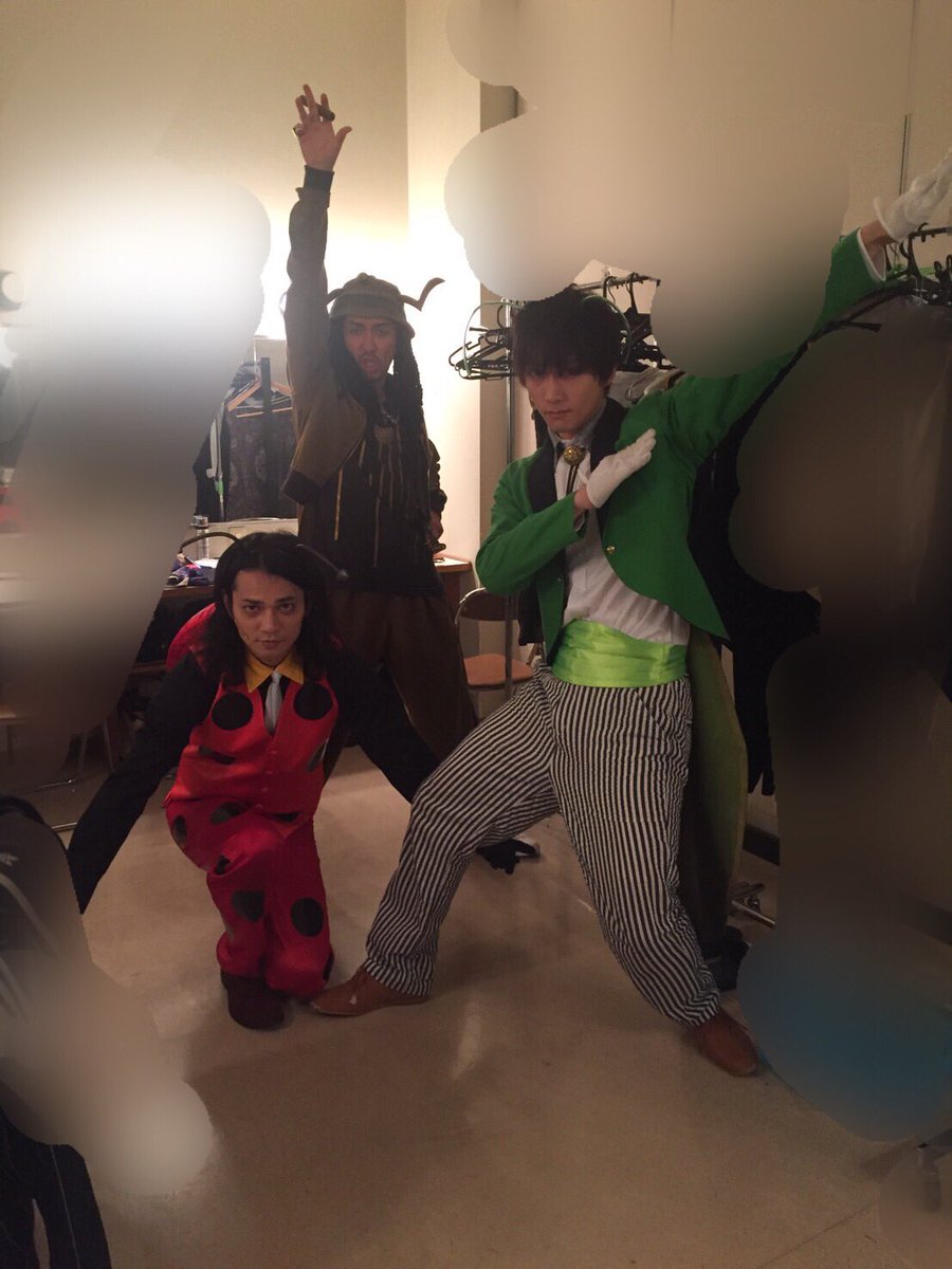 Twitter पर 荒木健太朗official 公式 本人 無事東京公演 終了しました 沢山のご来場 誠に誠にありがとうございました 大阪も 楽しみましょうやー やべー 3人とも果てしなくポーズがダサい 僕のポーズがわかる人はなかなかのドラゴンボール通です